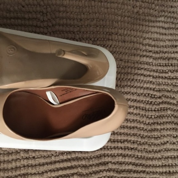 Size 8 Nude Mossimo Pumps - Picture 3 of 3